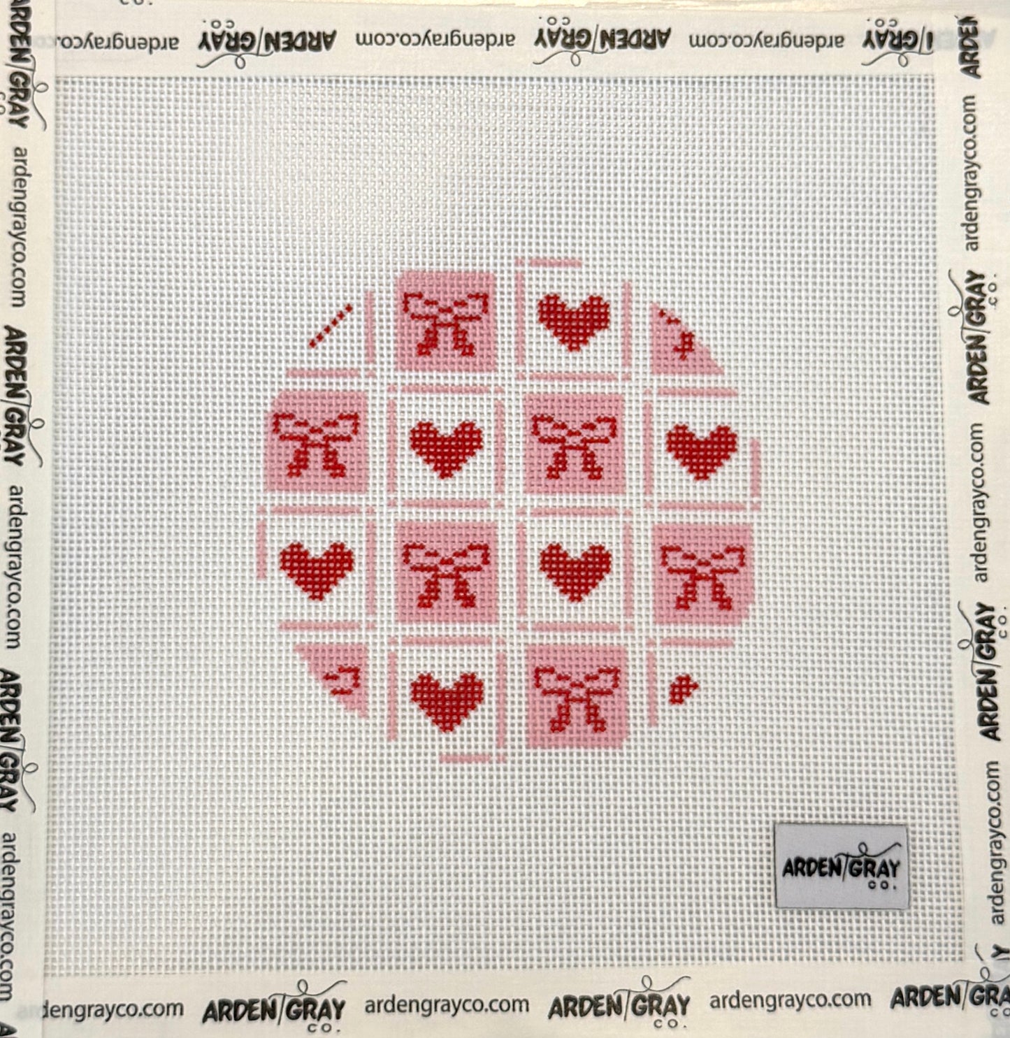 Bows and hearts round