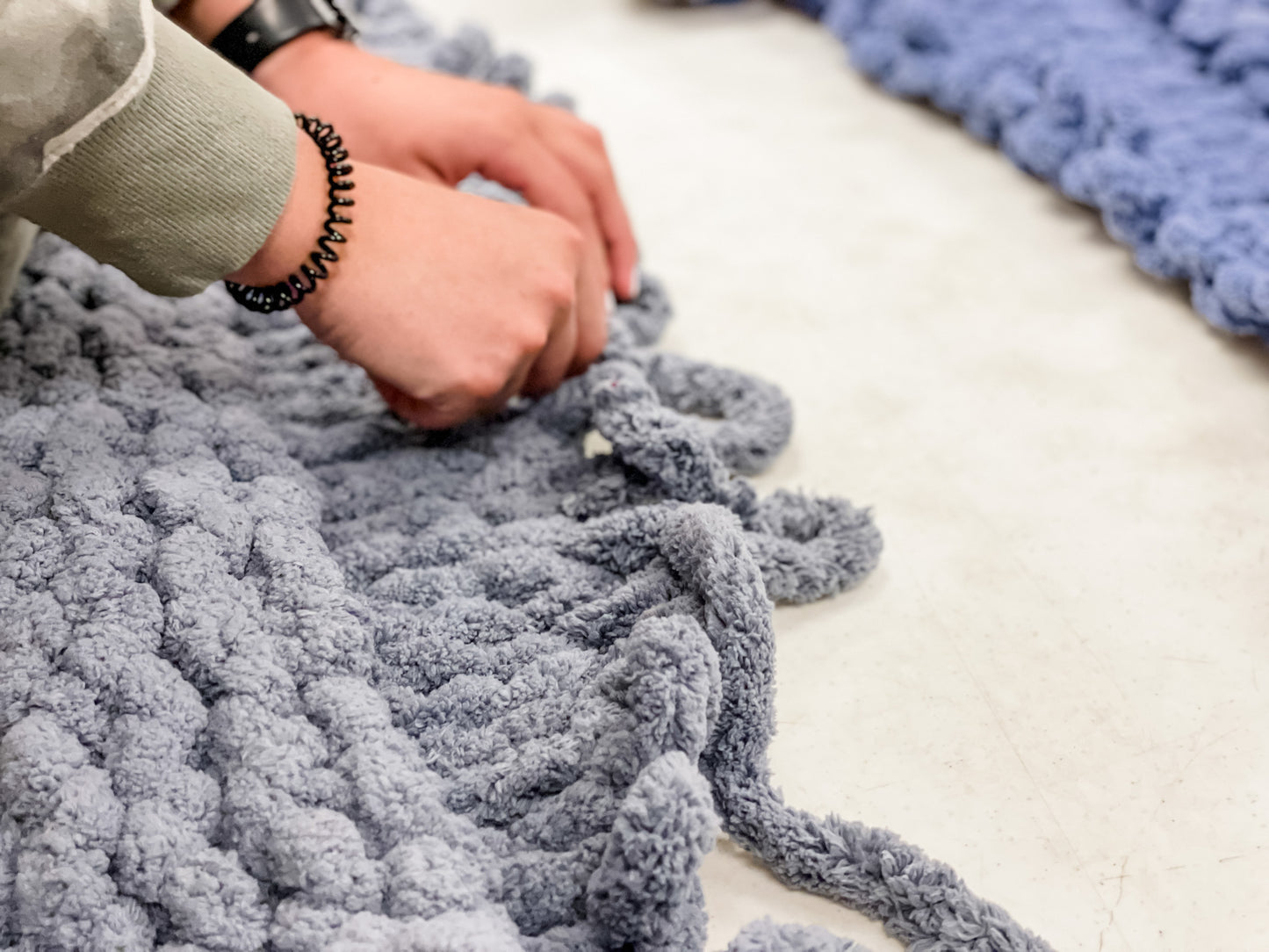 Chunky Knit Blanket Kit, Hand Knit Blanket, DIY Chunky Knit Blanket Tutorial