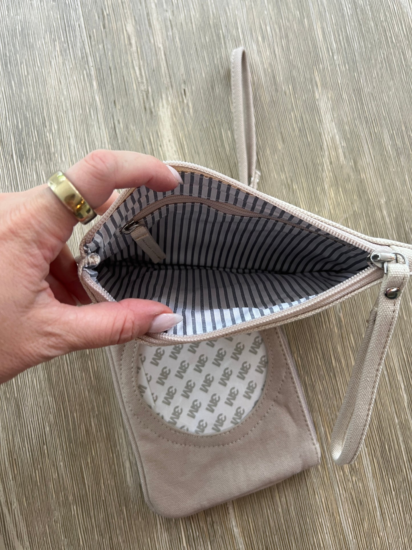 Self-finishing canvas clutch