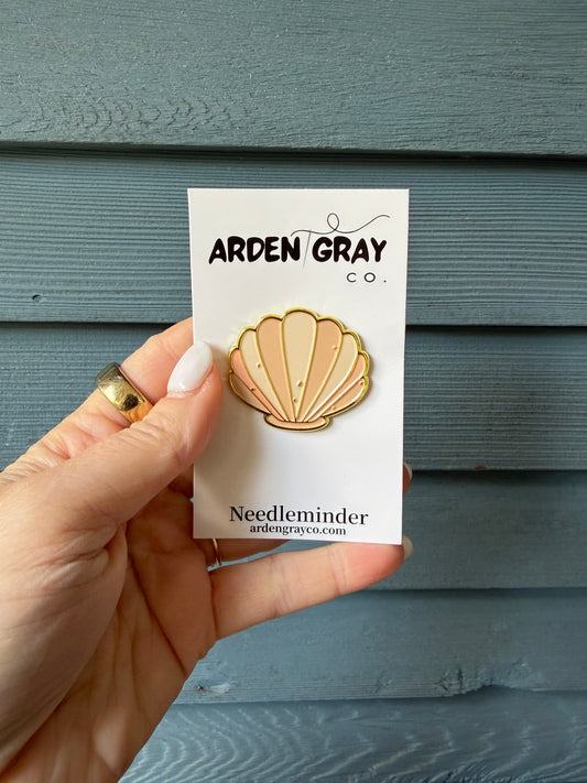 Arden Gray Shell Needleminder